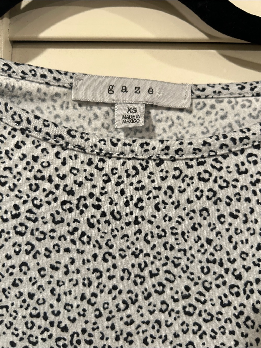 gaze Short Sleeve Leopard Spot Tee - White & Black Size XS - Picture 2 of 5